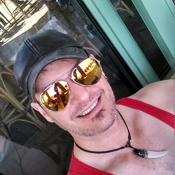 Meet your Posher, Carlos - Picture 1 of 1